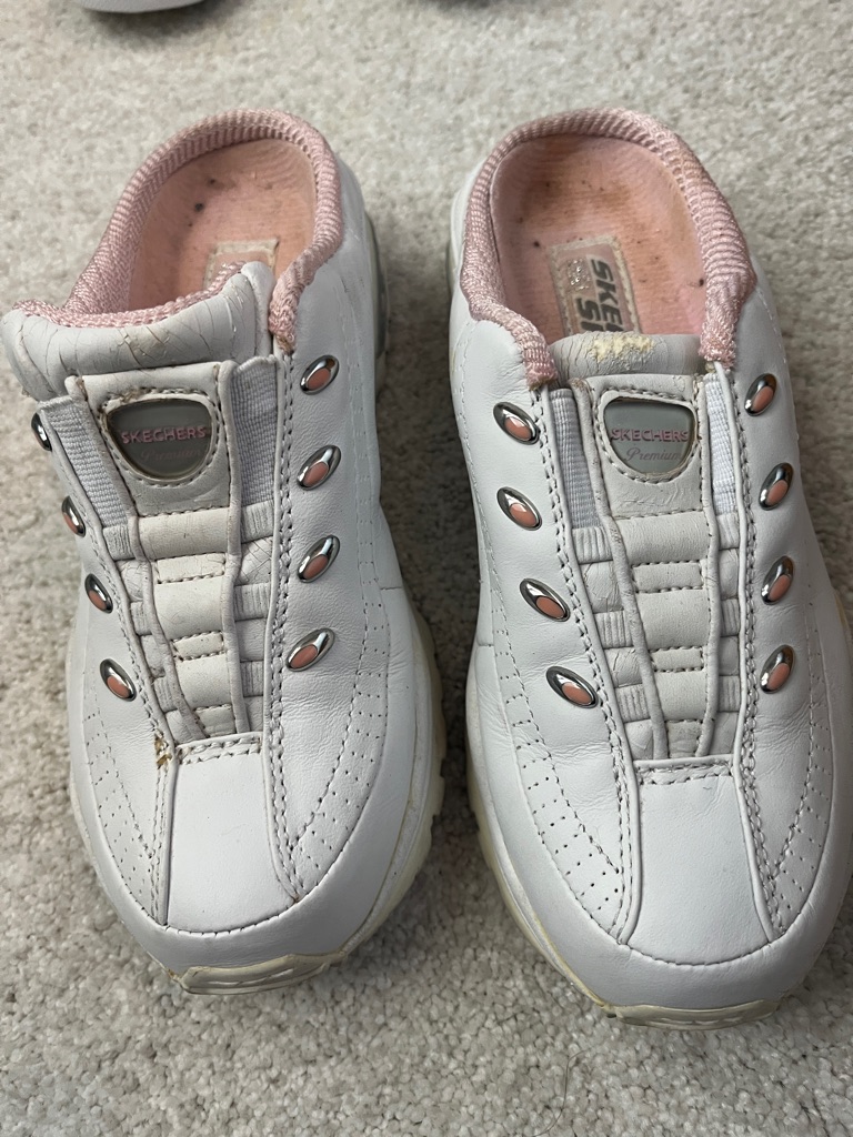 Skechers White Sneakers With Pink Lining